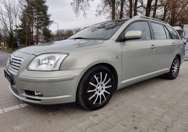 Toyota Avensis cena 15900 przebieg: 220000, rok produkcji 2005 z Góra małe 154